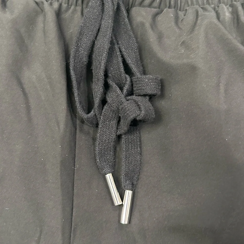 Nova Men’s Silver Zippered 7‎ Pocket Black Cargo Shorts 30x9” Drawstring